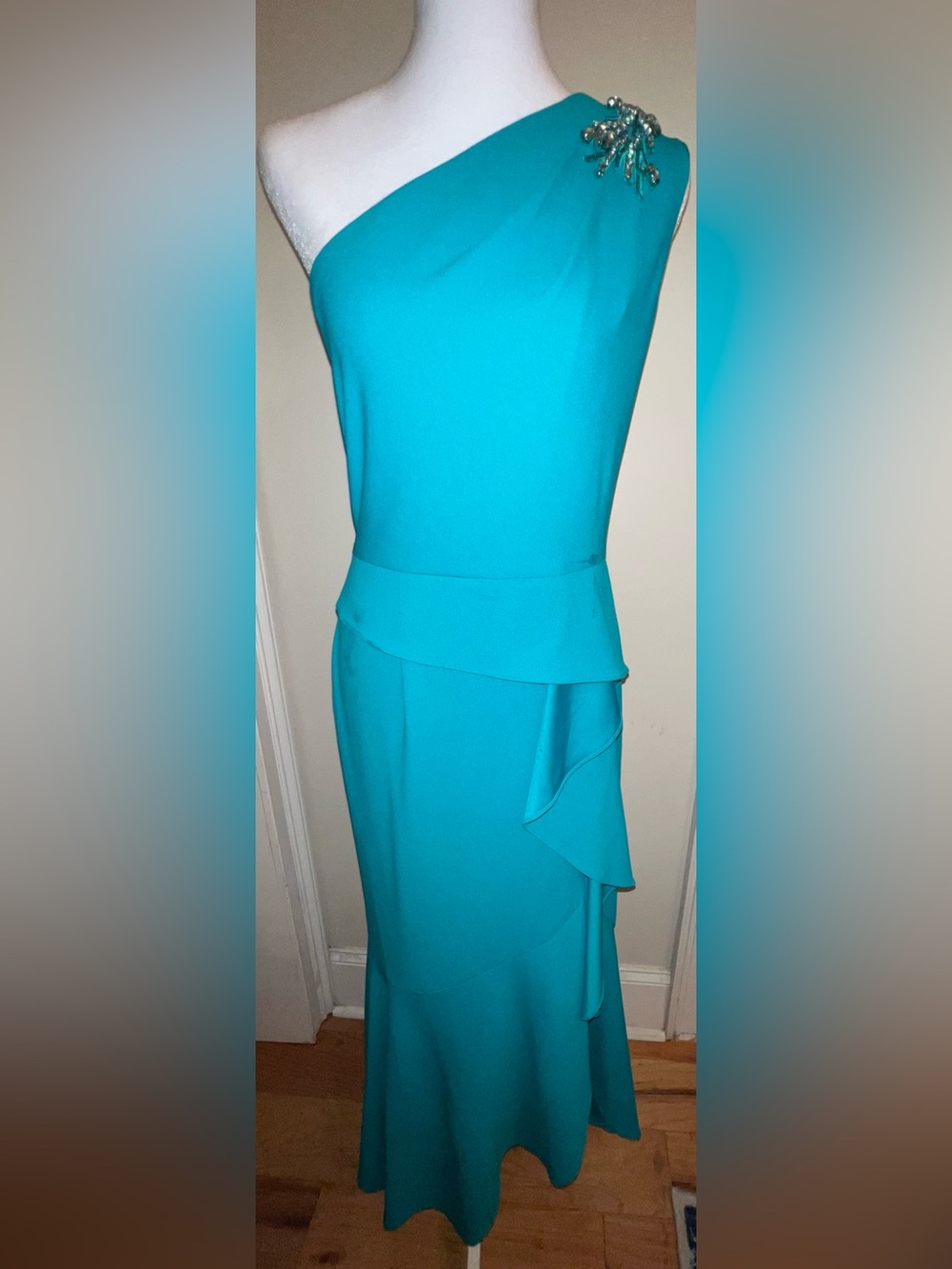 Adrianna Papell One-Shoulder Crepe Gown. NWT. Size: 8 Retail: $169. Asking: $99.